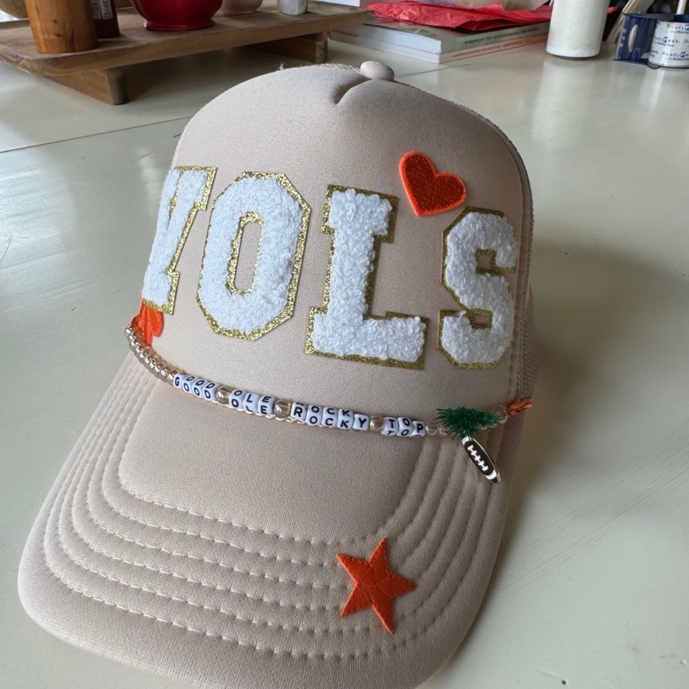NWOT UT University of Tennessee Cream and Orange Trucker Hat